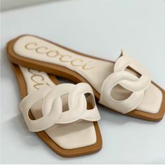 Lightweight Slide On Sandal Cream Flat Heel Sandals For Vacation, Trendy Cream Flat Heel Sandals, Cream Synthetic Sandals For Beach Season, Cream Flat Synthetic Sandals, Summer Cream Sandals With Flat Heel, Off White Casual Sandals For Spring, Casual Off White Sandals For Spring, Cream Synthetic Sandals For Beach, Cream Synthetic Sandals For The Beach