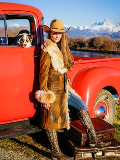 Fine Italian distressed leather, vintage look in ambers and chocolate, with luxurious western fox fur. Tailored fit, with stitched western finish. Note the beautiful styling, buck stitched pocket and seams. Full Crystal Fox collar and wrist puff. Silky liner, makes this a great coat for most climates, defiantly a show stopper for your major western events. I just love this coat, and you will too! Just above the knee and mid calf lengths available. Please feel free to contact us due to the custom Gal Outfits, Brown Thigh High Boots, Fox Jacket, Fox Collar, Cowgirl Style Outfits, Knee Length Coat, Coyote Fur, Western Lifestyle, Great Coat