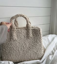 Cute Hand Bags, Shoulder Bag Outfit, Diy Crochet Bag, Cork Bag, Best Tote Bags, Gray Handbags, Mom Bags, Fur Bag, Yarn Bag