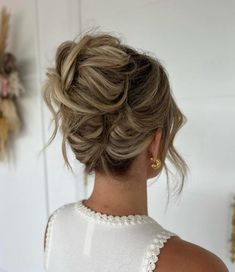 60 Updos for Thin Hair That Score Maximum Style Point Bridesmaid Updo For Thinner Hair, Fine Hair Updo Wedding, Fine Hair Updo, Bridesmaid Hair Inspo, Easy Updos For Medium Hair, Mother Of The Bride Hair, French Twist Hair, Easy Hair Updos, Hair Tutorials For Medium Hair