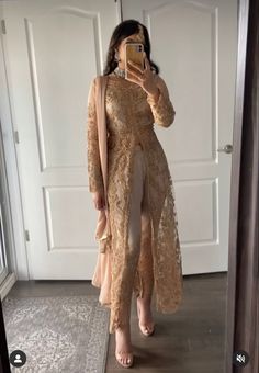 Kurti Anarkali, Fancy Suits, Eid Outfit Ideas, Mehendi Outfits, Indian Kurti, Suit Salwar, Indian Outfits Lehenga, Fancy Suit