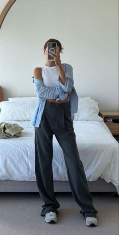 Suiting Pants Outfit, Grey Straight Leg Trousers Outfit, Trousers Outfits Aesthetic, Grey Trousers Outfit Casual, Dark Grey Dress Pants Outfit Women, Grey Pants Work Outfit Women, Tailored Pants Outfit Winter, Grey Pants Outfit Summer