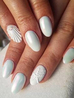 simple white nails with a shell accent White Beach Nail Designs, Beachy White Nails, Minimal Beach Nails, White Ocean Nails, Beach Boho Nails, Beach Sand Nails, Sailboat Nails, Beach Wedding Nails For Bride, Beach Nail Designs Ocean