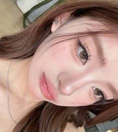 #makeup Asia Makeup Look, Douyin Photo Ideas, Makeup For Light Brown Hair, C Beauty Makeup, Traditional Korean Makeup, Douyin Wedding Makeup, Natural Makeup For Asian Women, Cat Pretty Makeup, Korean Eye Surgery