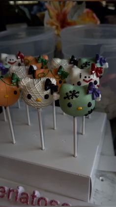 there are many cake pops decorated like animals