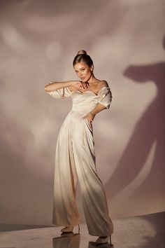 Fabric structure: 97% polyester, 3% elastane Model height: 168-170 cm Product length: 129 cm Product size: XS Sleeve length: 27 cm Cream Jumpsuit, Satin Pants, Fabric Structure, Puffy Sleeves, Model Height, Pant Jumpsuit, Off The Shoulder, Jumpsuit, Sleeve Length