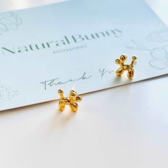 Add a pop of playful charm to your outfit with our Balloon Dog Stud Earrings! These tiny and cute earrings are perfect for dog lovers or anyone looking to add a fun touch to their look. Lightweight and easy to wear, these earrings are sure to make you stand out in style. Dimensions: 1cm*1.1cm Materials: 18k Gold-plated brass, 925 silver needles Balloon Dog, Perm, Cute Earrings, 925 Silver, Dog Lovers, Porter, 18k Gold, Balloons, Plating