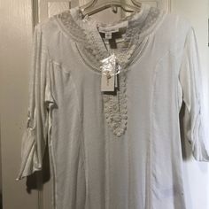 Beautiful White Top Nwt. Dainty Lace And Crochet Accents With Two Functional Buttons. Buttons On Both Sleeves To Roll Up. Blue Ruffle Top, Tie Dye Blouse, Boho Peasant Top, Floral Sleeveless Top, Round Neck Dresses, Bell Sleeve Blouse, Spring Tops, Flowy Tops, Floral Sleeveless