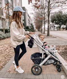 Mom Casual Fall Outfits, Fall Post Partum Outfits, Maternity Athleisure Outfits, Casual Winter Looks, Sahm Outfits, New Mom Outfits, Stylish Mom Outfits, Mom Outfits Fall, Lauren Kay Sims