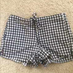 New Without Tag Trendy Gingham Cotton Shorts, Trendy Cotton Shorts For Picnic, White Summer Shorts For Picnic, Spring Gingham Pajama Shorts, Gingham Shorts For Vacation, Trendy Gingham Shorts For Day Out, Summer Gingham Shorts For Day Out, Gingham Cotton Shorts For Day Out, Cotton Gingham Shorts For Day Out