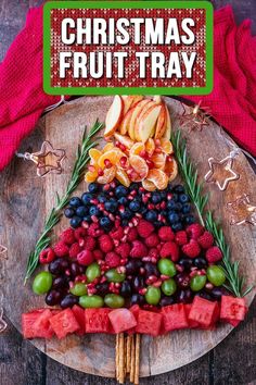 A Christmas fruit tray with a text overlay title. Fruit Dishes For Christmas, Holiday Food Platters, Christmas Fruit Platter Kids, Christmas Fruit Plate, Christmas Tree Fruit Platter, Christmas Fruit Trays, Xmas Fruit Platter Ideas, Christmas Tree With Fruit, Christmas Fruit Platter Ideas