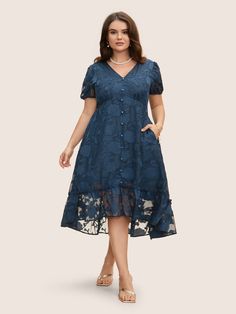 Plus Size Gowns, Dresses Formal Elegant, Trendy Dress, Western Dresses, Mom Outfits, Trendy Dresses, Button Detail, Dress Details, Wedding Outfit