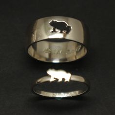 "Are you looking to invest in Frog Promise Ring? If you're tired of looking for a perfect gift, think out of the box and turn a simple wedding band in your a storied band. The gift that create a high level of surprises is rare and they're expensive. Therefore, we can help you personalized and custom design your jewelry gift, not only in great quality but at an affordable budget that everyone like you can invest in. Base Material: 925 Sterling Silver Men Ring Depth: 9mm Women Ring Depth: 5mm Meta His And Her Ring, Matching Promise Rings, Jewelry Matching, Frog Ring, Frog Jewelry, Simple Wedding Bands, Women Friendship, Exclamation Point, Promise Rings For Couples