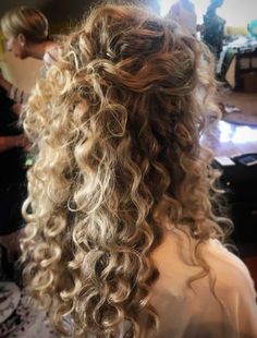 Curly Bridal Hair, Curly Wedding Hair, Beautiful Curls, Long Curly Hair, Twist Hairstyles, Long Curly, Natural Curls, Curly Hair Styles Naturally