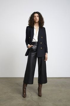 Chanel Blazer, Culotte Style, Black Leather Pants, Fashion Show Collection, Work Fashion, Fall Winter Outfits, Autumn Winter Fashion, Fashion Inspo Outfits, Casual Chic