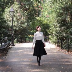 Edwardian Fashion Modern, Victorian Inspired Fashion, Walking Skirt, Gaun Abad Pertengahan, History Bounding, Video Diary, Fashion Blogger Style, Medieval Dress