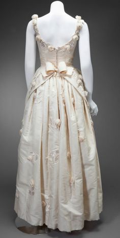 Romantic Period Fashion, Ann Lowe, Insane Fashion, Wedding Romantic, Vintage Dresses 50s, Historical Dresses, Vintage Bridal, 1950s Fashion, Historical Clothing