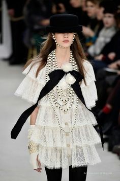 Chanel 2016 F/w Chanel 2016, Fashion Business, Friends Fashion, Business News, Coco Chanel, Fashion Addict, Business Fashion