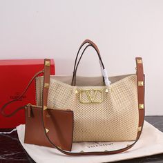 Size: 38cm*25cm*17cm It comes with Dust box, Care manual, Tag, and Paper bag. Zipper Tote Bag, Zippered Tote, Cute Bag, New Handbags, You Bag, Luxury Bags, Wellness Design, Paper Bag, Dream House