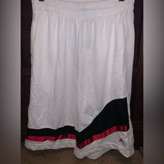 Vintage Air Jordan Basketball Shorts New With Tags Medium White Athletic Shorts For Spring, Sporty White Bermuda Bottoms, White Knee-length Athletic Shorts For Spring, White Sporty Shorts, Nike Sweat Shorts, Jordan Sweat, Jordan Gold, Sweat Shorts Men, Jordan 20