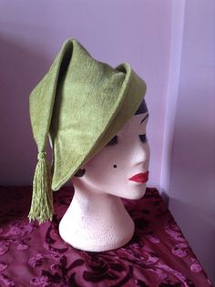 1940s replica  green chenille hat. Retro Hats, Hat Box, Felt Hat, Mad Hatter, Hat Pattern, Hat Fashion, Hats For Women, Vintage Inspired