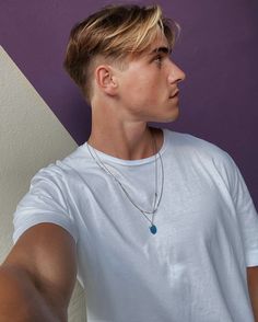 Middle Part Hairstyles Men, Middle Part Haircut, Curtain Haircut, Men Haircut Undercut, Middle Hair, Middle Part Hairstyles, Tapered Haircut, Mens Hairstyles Thick Hair, Wavy Hair Men