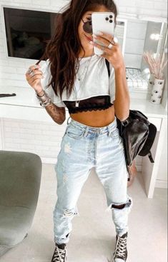 How to Get Tomboy Femme Style – TikTok Trend Watch 2024 Tomboy Femme, Mode Boho, Komplette Outfits, Grunge Outfits, Outfits Casuales