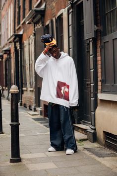 Hiphop Outfit Men Street Fashion, Hiphop Style Mens, Hiphop Outfit Men, Hiphop Style Outfits, Hiphop Outfit, Men High Fashion, London Fashion Week Street Style Men, Hip Hop Street Style, London Fashion Week Mens