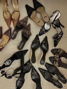 Shop heels on my amazon!<3 #amazon #ad #heels #fashion #ootd Sepatu Pump, Heels Aesthetic, Vintage Heels, Carrie Bradshaw, Moda Vintage