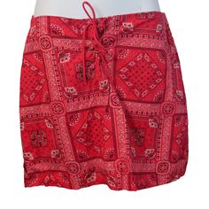 Vintage 2000s Y2K Red Paisley Lace Up Skort Size Medium This screams early 2000s! Red, white and black allover paisley print with lace up front. These are skorts, skirt over shorts.  Machine wash cold Tumble dry low Cotton spandex blend Machine washable Approx flat lay measurements unstretched 27 waist 38 hips 15.5 length Casual Red Bottoms With Paisley Print, Womens Skorts, Red Paisley, Tie Dye Long Sleeve, Pink Tie Dye, Pink Ties, Vintage 2000s, Vintage Coach, Skorts