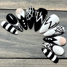 #nailaddict #naillove #nailstagram #nailspiration #nailsonfleek #nailstyle #nailpolish #nailobsessed #nailcommunity #nailjunkie #nailenvy Wednesday Halloween Nails, Aubrey Nails, Black And White Halloween Nails, Cute Spooky Nails, Wednesday Nails, Halloween Nails Cute, Ongles Halloween, Nails Black And White, Press On Nails Black