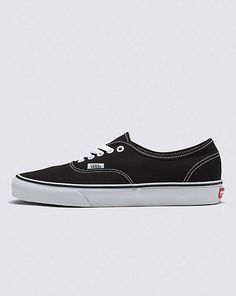 Authentic Wide Shoe Guys Accessories, Vans Authentic Black, Mens Vans Shoes, Old School Vans, Shoe For Men, Black And White Vans, Vans Original, Vans Store, Vans Logo