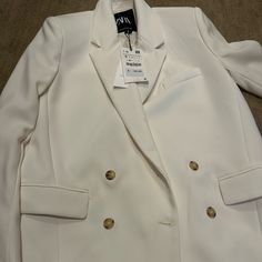 Brand New With Tags, Zara Oversized Blazer. Off White Color With Liner Zara Oversized Elegant Blazer, Trendy White Office Blazer, White Oversized Outerwear For Work, Elegant Oversized White Outerwear, Elegant White Oversized Outerwear, Oversized White Classic Outerwear, White Oversized Classic Outerwear, Classic White Oversized Outerwear, Casual Oversized White Blazer