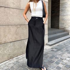 Elevate your autumn office wardrobe with our Elegant Black Split High Waist Drape Skirt for Women. This skirt exudes sophistication with its high waist and a tasteful split design. Crafted with meticulous attention to detail, it's perfect for professional settings and a touch of luxury. Whether you're attending business meetings or presentations, this skirt offers both style and confidence. Embrace the autumn with grace and flair in our Women's High Waist Drape Skirt. Rok Outfit, High Waist Long Skirt, Maxi Rok, High Waisted Maxi Skirt, Ankle Length Skirt, Womens Maxi Skirts, Long Skirts For Women, Looks Street Style, Style Noir