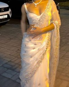 White Sari, Desi Dress, Trendy Outfits Indian, Fancy Sarees Party Wear, Traditional Indian Dress, Desi Fashion Casual, Saree Designs Party Wear, Salwar Kamiz, Indian Dresses Traditional