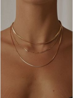 Womens Chain Necklace, Chain Stack Necklace, Gold Necklace For Prom, Simple Necklace Stack, Prom Gold Jewelry, Gold Necklace Prom, Layered Necklaces Aesthetic, Gold Necklace Aesthetic, Minimalist Accessories Jewellery