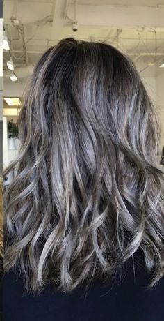 Blonde Highlights On Dark Hair, Balayage Blond, Haircuts For Medium Length Hair, Gorgeous Gray Hair, Grey Hair Inspiration, Beautiful Gray Hair, Hair Color Streaks, Brunette Hair With Highlights