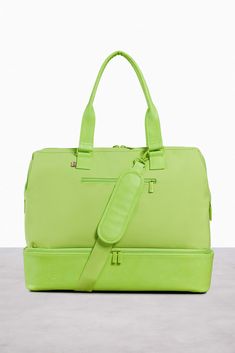 Citron Weekender Bag - Green Overnight Bags & Travel Duffle | Béis Travel Wet Dry Bag, Perfect Travel Bag, Travel Duffle, Travel Tote Bag, Dry Bag, Weekender Tote, Travel Tote, Overnight Bag, Velcro Straps