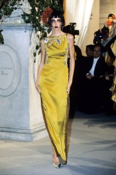 Galliano Dior, Dior Collection, 90s Runway Fashion, Christian Dior Haute Couture, Dior Haute Couture, Dior Couture, John Galliano, Red Carpet Fashion, Embroidered Silk