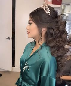 Blonde Quince Hair, 15 Half Up Half Down Hairstyles, Hair Down Hairstyles Quince, Quinceñera Hairstyles For Long Hair, Quince Hairstyles With Tiara, Hairstyle For Quinceañera, Quince Hairstyles Medium Hair, Braid Hairstyles For Quinceanera