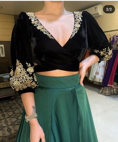 Velvet Blouse Design, Lengha Blouse, Lengha Blouse Designs, Choli Blouse Design, Saree Blouse Styles, Choli Blouse