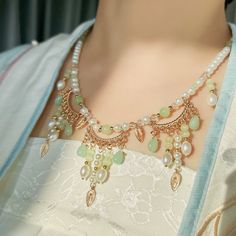 Yingluo 璎珞 Pearl & Jade Necklace – Nüwa Hanfu Chinese Jewelry Traditional, Jade Jewelry Design, Jade Accessories, Diy Earrings Easy, The Han Dynasty, Han Dynasty, Chinese Jewelry, Chinese Fashion, Fairy Jewelry