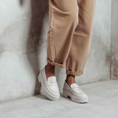 Chunky Loafers Street Styles, Chunky Loafers Outfit Style, Platform Outfits, Loafers Street Style, Chunky Loafers Outfit, Summer Work Wear