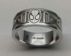 Marvel Wedding Rings, Spider Man Ring, Spiderman Ring, Avengers Jewelry, Raimi Spiderman, Marvel Jewelry, Spider Ring, Spiderman Gifts, Sam Raimi