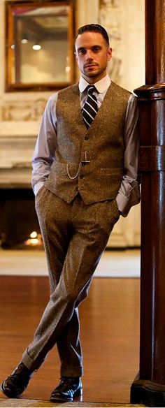 Gentleman Style Outfits, Brown Tweed Suit, Vintage Suit Men, Grey Tweed Suit, Best Suits For Men, Country Man, Style Gentleman, Tweed Waistcoat, Tweed Suit