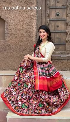 Saree Pre Wedding Shoot, Gujrati Style Saree Look, Patola Blouse Designs Latest, Sadi Pose, Blouse Pattern Indian, Bengali Makeup, Patola Lehenga, Patola Blouse