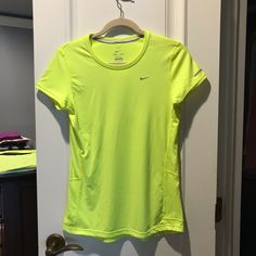 Nike Running Dry- Fit Reflective T-Shirt. Never Worn. Brand New Condition. Nike Green Sports T-shirt, Nike Short Sleeve T-shirt For Gym, Nike Moisture-wicking T-shirt For Running, Nike Fitted T-shirt For Sports, Sporty Fitted Yellow T-shirt, Nike Short Sleeve Activewear, Nike Stretch T-shirt For Gym, Yellow Moisture-wicking Short Sleeve Tops, Yellow Graphic Tee For Sports