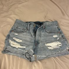 Ripped Mom Shorts Never Worn Obx Clothes, Amazon Orders, Rip Mom, Trendy Dress Outfits, Cute Fit, Birthday Wishlist, Mom Shorts, Trendy Dresses, School Outfits