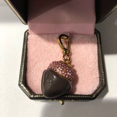 Rare, Bnwt, And Authentic Juicy Couture Chocolate Covered Strawberry Charm. No Longer Sold In Stores. Gorgeous Crystal Detailing That Sparkles When Light Hits It. Kept Brand New And Unused In Box. Comes With Box. Juicy Charms, Gold Diamond Heart Necklace, Juicy Couture Vintage, Juicy Couture Necklace, Covered Strawberry, Juicy Couture Bracelet, Chocolate Covered Strawberry, Hello Kitty Jewelry, Fairy Wallpaper