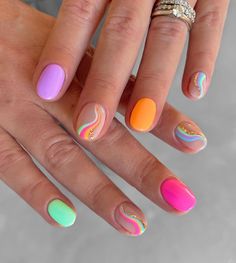 The best summertime, sunny days, holidays, cocktails, and beaches, we also need cute summer nail designs to set the mood. Pastels, neons, and a variety of Round Nail Designs, Cute Summer Nail Designs, Summer Gel Nails, Colorful Nail, Manicure Gel, Summery Nails, Vibrant Nails, Cute Gel Nails, Bright Nails